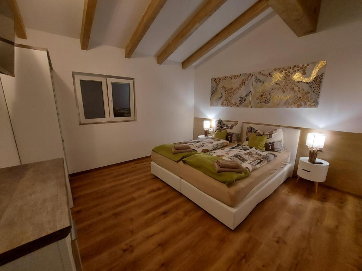 Auszeit Steiraland Penthouse 9 Mit Grossen Balkon Und Parkplatz Apartment Leoben  Exterior photo